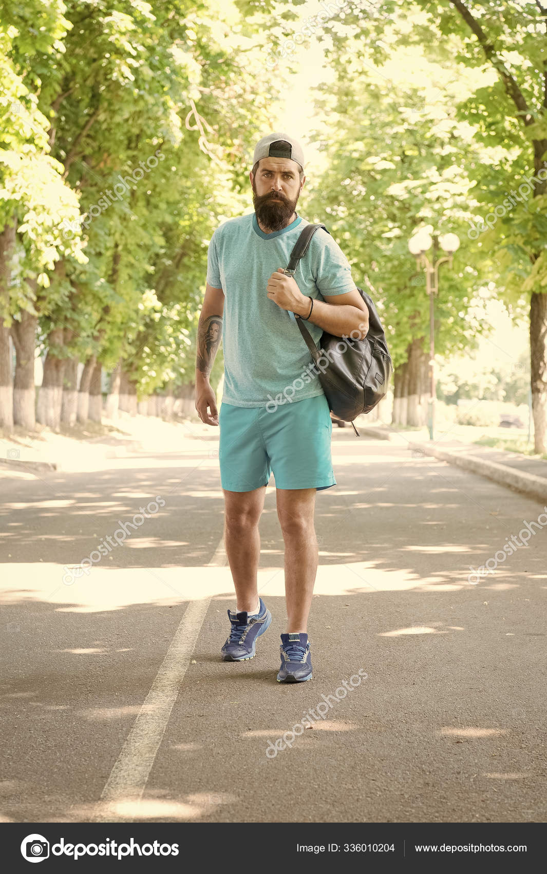 Prefiero ser El barbudo va de mochilero en vacaciones