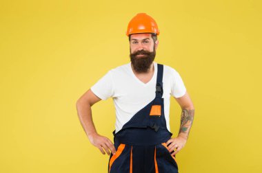 Teftiş için hazır. Bina geliştirme ve yenileme. Acımasız erkek ressam çalışmaya hazır. İşinizi seçin. En iyi özelliğimiz. Üniformalı mühendis. Miğferli bir adam. Kendine dikkat et.