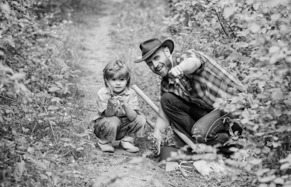 Day of earth. Boy and father in nature. Gardening tools. Planting flowers. Dad teaching little son care plants. Little helper in garden. Make planet greener. Growing plants. Take care of plants — Stock Photo, Image