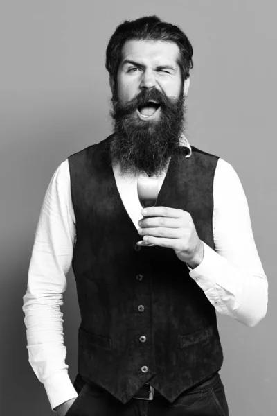 Komik yakışıklı sakallı adam. — Stok fotoğraf