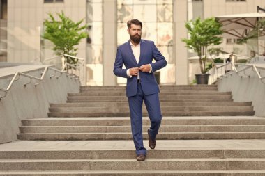 Mafya babası. moda takım elbise denetçi adam. modern yaşam. motive girişimci. resmi erkek moda. Klasik stil estetiği. emin patron işadamı denetçi. iş başarısı. iş adamı patron