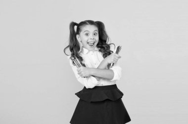 Okula dönmenin en güzel yanı. İlkokul çocukları için el işi. Liseli kız el sanatları için okul kırtasiye malzemeleri bulundurur. Küçük eller için özel ders. Yaratıcı el sanatları. Yaratıcılığı geliştir