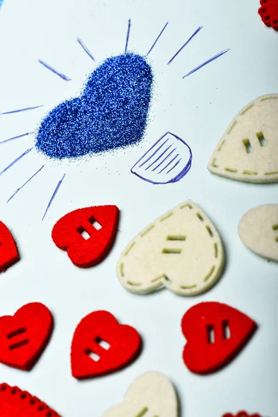 Mínimo estilo San Valentín flatlay día. Amor y romance. Un saludo romántico. Día de San Valentín corazones fondo. Día mundial del corazón. Fiesta de San Valentín. maqueta de diseño creativo. Momentos de alegría — Foto de Stock