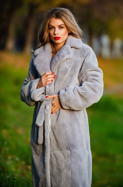 Simple and warm. Sexy woman red lips wear fur coat. Businesswoman in fur coat. Glamorous lady. Cosy autumn outfit. Winter fashion trends. Luxury segment brand. Fur boutique. Soft jacket furry texture — Stock Photo, Image