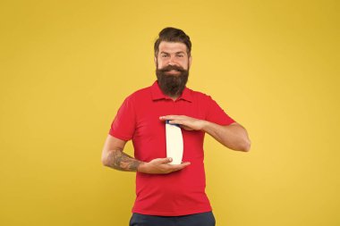 Ekstra ciltli şampuan. Yakışıklı sakallı berber şişe şampuan duş jeli. Erkekler için şampuan kremi. Plastik konteynır ve kozmetik. Berber salonu. Kuaför berber konsepti. Bir dene.