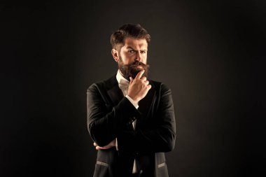 Sakal eğilimi asla tamamen yok olmayacak. Damat sakala dokundu. Tıraşsız, sakallı bir hippi. Sakallı, şık bıyıklı ve sakallı bir adam. Berber dükkanı. Berber salonu