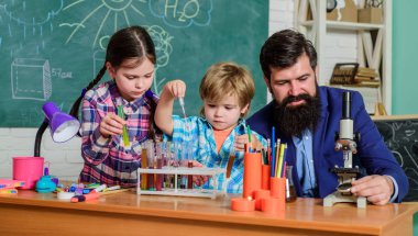Tecrübe ve bilgi. Okuldan sonra akıl hocası sürmüş. Pratik bilgi. Temel bilgiler. Sıkı çalış. Ölçülebilir sonuçlar. Çocuk bakımı ve gelişim. Kritik düşünme ve problem çözme