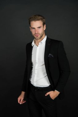 İş koçu. Liderlik ve iş kavramı. Amaçlı bir kariyerci. İş adamları. Ciddi motivasyona sahip bir girişimci. İş adamı resmi takımı. Yakışıklı bir CEO 'ymuş. Başarılı ve karizmatik bir avukat.