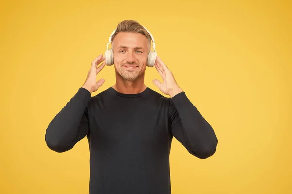 Mature man enjoy music. autotraining. his favorite playlist. party in earphones. happy man yellow background. listen to music in headphones. catch the tune. audio book listening. online education — Stock Photo, Image