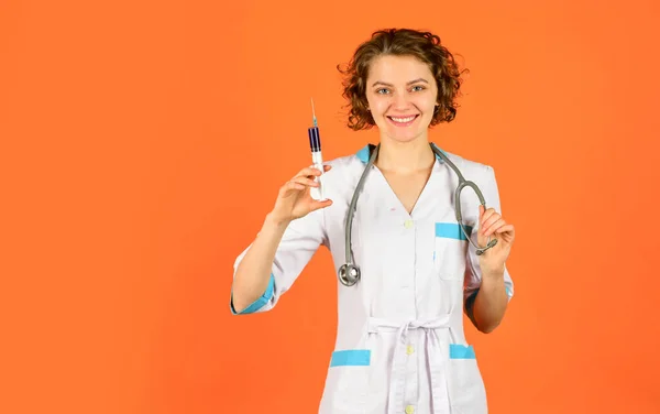 Doctor use syringe with needle vaccination for baby. medicine vial dose injection. medical injection in hand. woman nurse with stethoscope. researcher holding flu vaccine. copy space — Stock Photo, Image