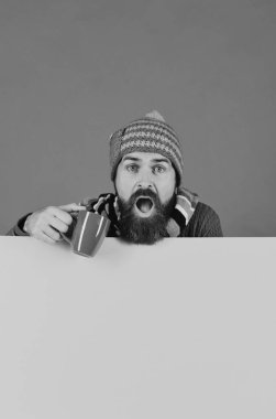 Ekim ve Kasım içecek fikri. Sakallı hippi.