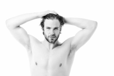 Sabah vakti ve spor biçimi konsepti. Çıplak gövdeli bir adam.