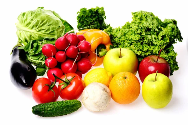 Veganistisch voedsel en gezond dieet concept. Verse appelen, citrusvruchten en groenten. — Stockfoto