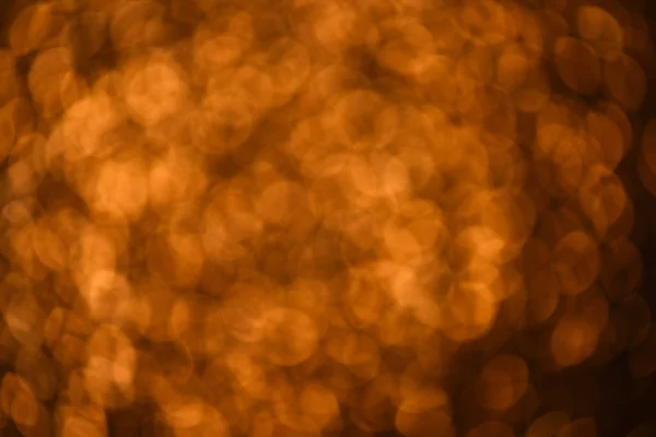 Bokeh σε χρυσό πορτοκαλί defocused φως. Λαμπερά φώτα διακοπών — Φωτογραφία Αρχείου