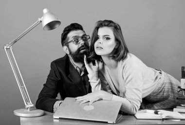 Özel ders. Öğretmenle flört etmek. Öğrenci şehvetli seksi kız ve deneyimli öğretmen. Şeytana uyma. En iyi hedef için flört etmek. Olgun bir öğretmen ve çekici bir kadın. Yasak İlişkiler kavramı