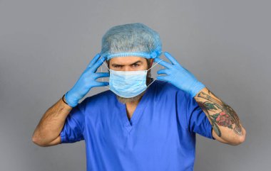Çin 'den gelen koronavirüs salgını. Sağlık sigortası. Başarılı bir tıp doktoru. Kuluçka dönemi. kalifiye tıp personeli. Hemşire ya da doktor solunum maskesi takıyor. Ameliyattan sonra cerrah