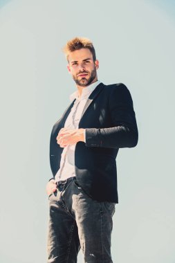 Başarı kavramı. Kendine güvenen iş adamı Yakışıklı bir adam. Şirket yöneticisi. Sakallı adam iş stili. resmi erkek modası. Modern yaşam tarzı. Seksi maço adam. Erkek bakımı. Çok çalışmak için ilham aldım.
