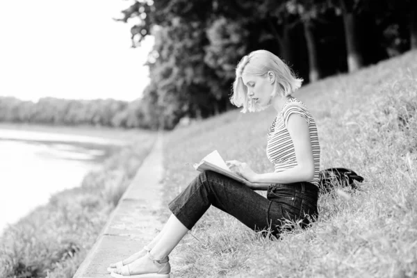 Towards knowledge. reading is my hobby. Summer study. interesting story. Relax and get new information. student girl with book outdoor. inspired by novel author. woman in park reading book — Stock Photo, Image