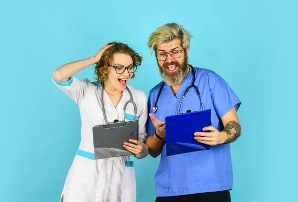 Good news. medical workers portrait in hospital. medicine and healthcare concept. team of doctor and nurse. Teamwork in hospital for success work and trust in team. doctors of medicine talking — Stock Photo, Image