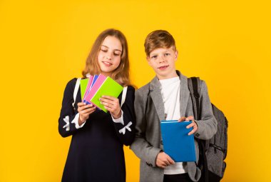 Birlikte daha iyi. Öğrenci derse hazır. Sıradan bir okul programı. İleri düzey okul eğitimi. Gençler için dersler. Yetenek geliştirme. Uluslararası öğrenci değişimi. Okul bilgisi