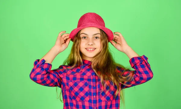 Pure beauty. checkered fashion for teen. happy childhood concept. small girl follow latest trends. pure and natural beauty. child has long hair. hipster girl wear retro hat. stylish kid looking retro — Stock Photo, Image