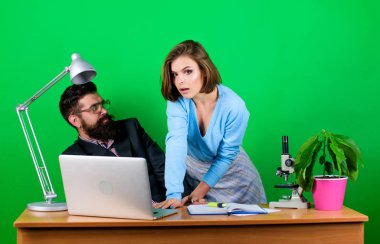 Özel ders. Öğretmenle flört etmek. Öğrenci şehvetli seksi kız ve deneyimli öğretmen. Zevk öğretiyorum. Genç ve tam fikirler. Olgun öğretmen ve çekici öğrenci. Kışkırtma kavramı