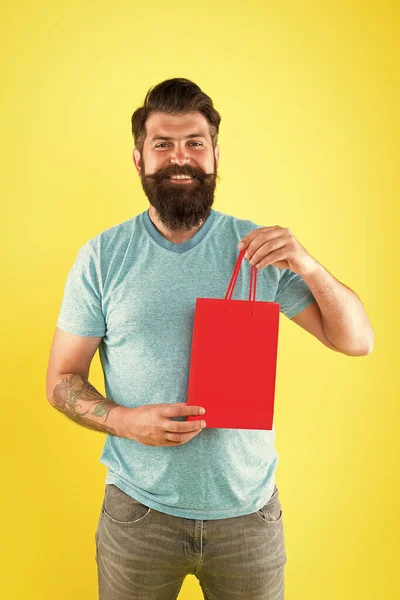 Best offer. Man with package. cyber monday concept. little pleasantness. bearded man go shopping. store for men. mature male beard with purchase. happy hipster hold red paperbag — Stock Photo, Image