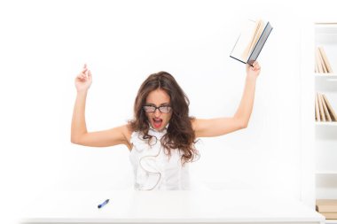 Ne haltlar dönüyor burada? Ofiste çok çalışan bir iş kadını. Kırmızı dudaklı seksi bayan. Yorgun kadın çıldırdı. Zeki öğretmen yorgun. Tükenmiş konsept. Duygusal çöküntü. Yanık sıklığı