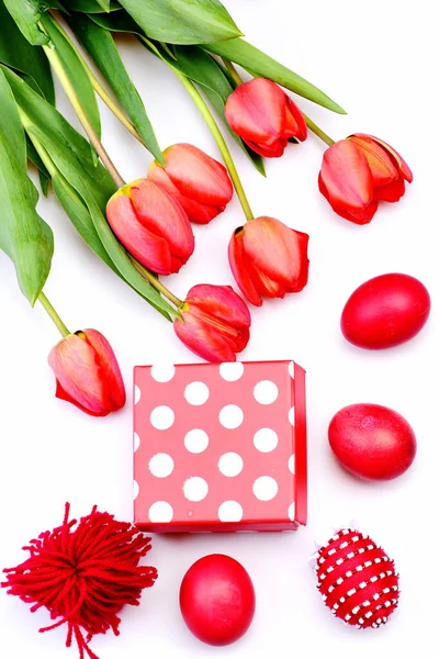 Conceito de símbolos de Páscoa. Buquê de tulipas de primavera de férias — Fotografia de Stock