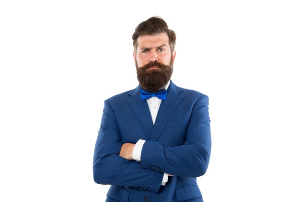 Modelo de moda masculina posando. Modelo morena bonito com barba e bigode. Retrato de homem de negócios. Um fato perfeito. Homem barbudo de fato caro. Bonito jovem empresário. Ternos de negócios para homens — Fotografia de Stock