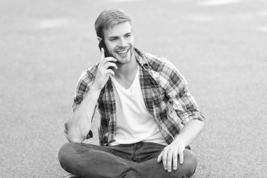 Yararlı uygulama. Akıllı telefon her zaman benimle. Üniversite öğrencisi akıllı telefon kullanın. Online öğrenme. Modern teknolojiler. Sosyal ağlar. Smartphone en iyi arkadaş. Mobil iletişim. 4g internet