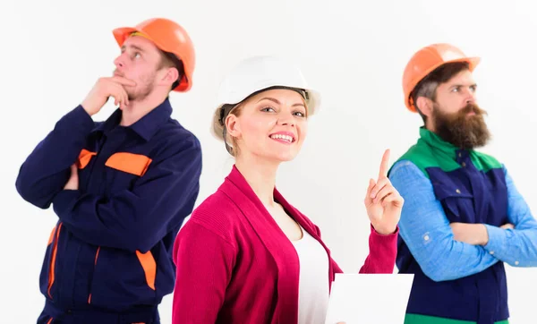 Equipo de arquitectos, constructores con gerente mujer, fondo blanco aislado . —  Fotos de Stock