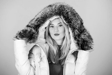 Rahatlaman için tasarlandı. Moda kızı kışlık giysileri. Moda modası. Kadın modası. Kıyafet dükkanı. İnternetten al. Moda ceketi. Isınıyorum. Sıradan bir kışlık ceket daha şık, daha rahat özellikleri var.