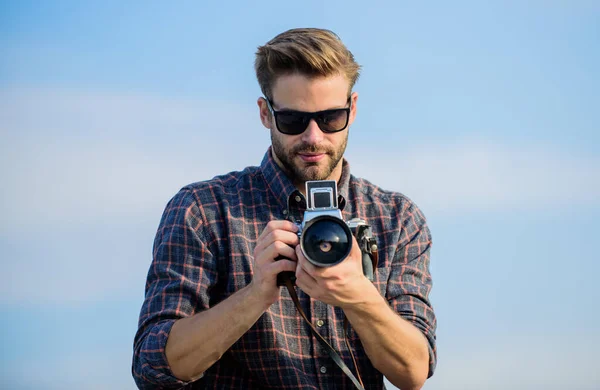 Flawless Moment. macho man with camera. photographer in glasses. travel with camera. male fashion style. looking trendy. sexy man touristic reporter. capture adventure. journalist — Stock Photo, Image