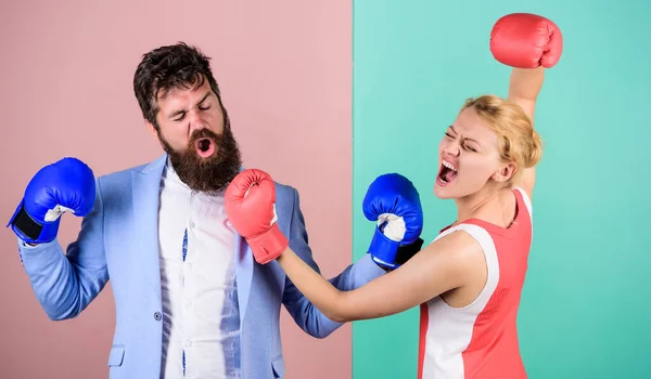 Man and woman boxing fight. Couple in love competing in boxing. Conflict concept. Family quarrel. Boxers fighting in gloves. Domination concept. Gender battle. Gender equal rights. Gender equality — Stock Photo, Image