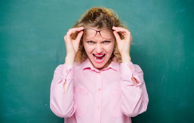 Çekici eğitimci. Oyuncu öğretmen. Bayan öğretmen utangaç ve güzel bayan gözlük takıyor. Sevimli inek. Seksi öğretmen konsepti. Akıllı kız sana öğretiyor. Bakayım.