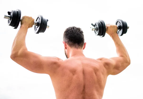 Cheio de energia. homem desportista levantamento de peso. esteróides. equipamento de fitness e desporto. Homem de costas musculoso exercitando-se de manhã com barbell. corpo atlético. Ginásio de halteres. Estilo de vida saudável — Fotografia de Stock