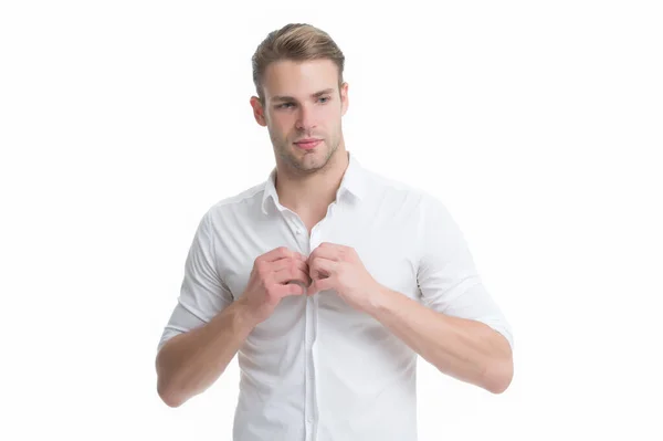 Bella modella macho. Vestiti sexy macho shopping. Quando il lavoro sara 'finito. Stagione di caldo. Moda moderna. Un uomo attraente che si toglie la camicia. Fiducioso nel suo appello. Barbuto ragazzo stile casual — Foto Stock