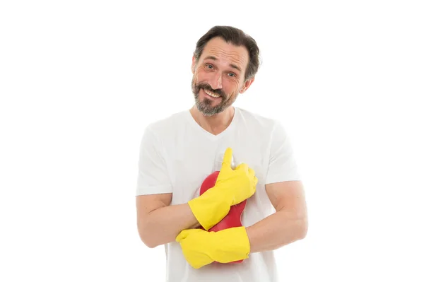 Ερωτευμένος με αυτό το προϊόν. Καθαριότητα και υπηρεσία καθαριότητας. Η ιδέα του καθαρισμού. Ξεφορτώσου τους λεκέδες. Ο άντρας με τα λαστιχένια γάντια κρατάει υγρό σαπούνι. Ο γενειοφόρος καθαρίζει το σπίτι. — Φωτογραφία Αρχείου