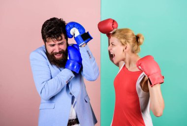 Birbirlerine aşık bir çift boks yapıyor. Çatışma konsepti. Aile hayatı. Karmaşık ilişkiler. Birkaç romantik ilişki. Erkek ve kadın boks dövüşü. Boksörler eldivenlerle dövüşüyor. Zorlu ilişkiler