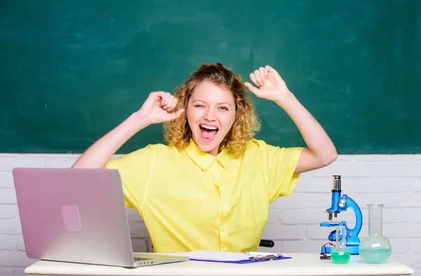 Yes finally. scientist teacher at school lab. girl in classroom laboratory with computer. make notes about chemistry research results. biology experiment. happy student with microscope and beaker — Stock Photo, Image