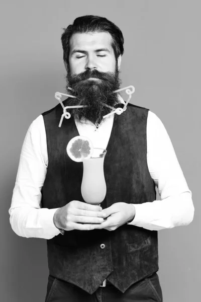 まじめなハンサムな髭の男 — ストック写真