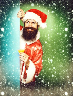 Komik sakallı Noel Baba Adam