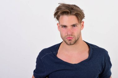 Maço emin yüz ve kıl. Erkeklik ve güven