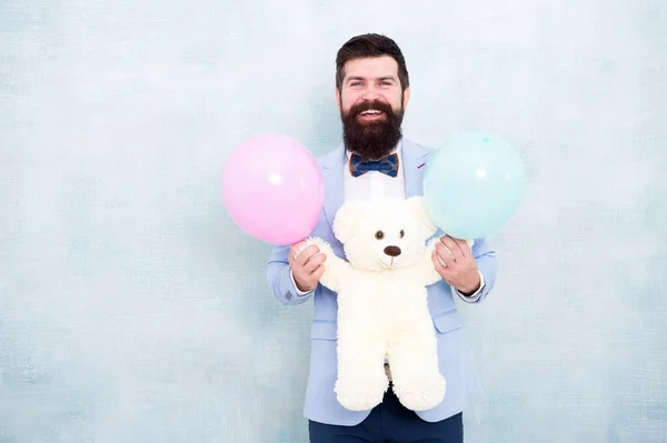 Teddy bear and air balloon. Romantic mood. birthday party surprise. full of happiness. cheerful hipster in jacket and tie. gift for special event. ready for love date. romantic present for holiday — Stock Photo, Image