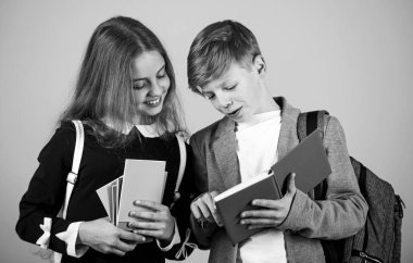 Yetenek geliştirme. İleri düzey okul eğitimi. Gençler için dersler. Uluslararası öğrenci değişimi. Okul bilgisi. Birlikte daha iyi. Öğrenci derse hazır. Düzenli okul programı