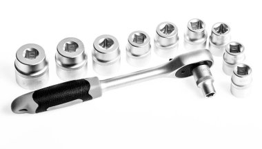 Güvenini kazanmak. Çok amaçlı alet çantası. Krom Vanadyum Çelik. Metalleştirilmiş tamir ekipmanı. Soket anahtarı beyaz arka planda izole edilmiş. Demir araçlar ayarlandı