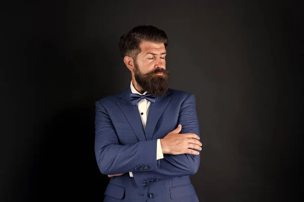 Well groomed man beard in suit. Male fashion and aesthetic. Classic style aesthetic. Businessman formal outfit. Masculine aesthetic. Barber hairdresser. Make male grooming simpler and more enjoyable — Stock Photo, Image