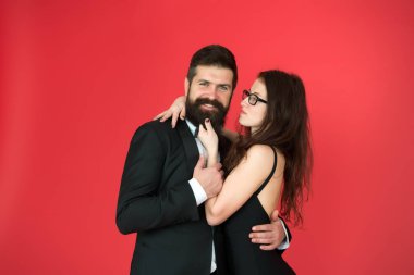 Bizim özel günümüz. Güven ve destek. Romantik ilişkiler. Erkek ve kadın sarılıyor. Aile sevgisi. Çiftler çıkıyor. Tatlı ve tatlı bir ilişki her kızın rüyasıdır. Birbirine aşık bir çift. Çift hedef kavramı