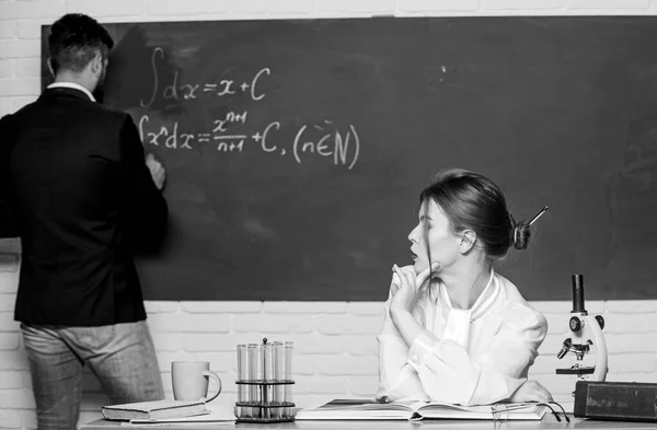 Teacher and student near chalkboard. College university education. High school. Solving task. Man writing on chalkboard math formulas. Teaching in university. University education. Knowledge transfer — Stock Photo, Image